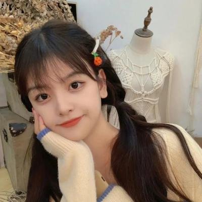 9顶假发的女孩